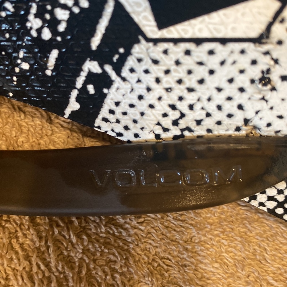 VOLCOM - Picture 4 of 4